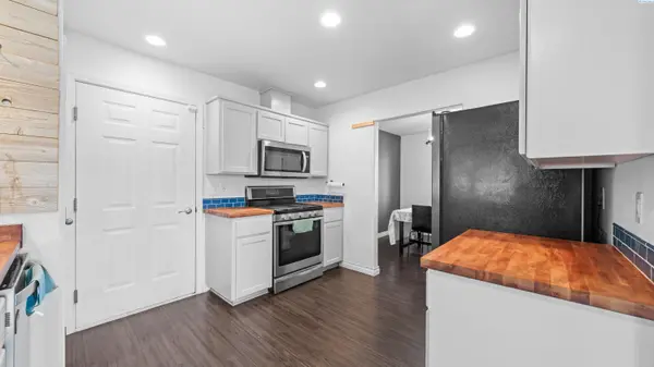 1542 NE 12th St, Benton City, WA 99320