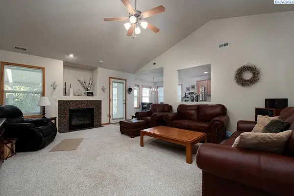 4307 Segovia Dr, Pasco, WA 99301