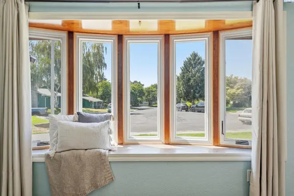500 Stagecoach Court, Richland, WA 99354