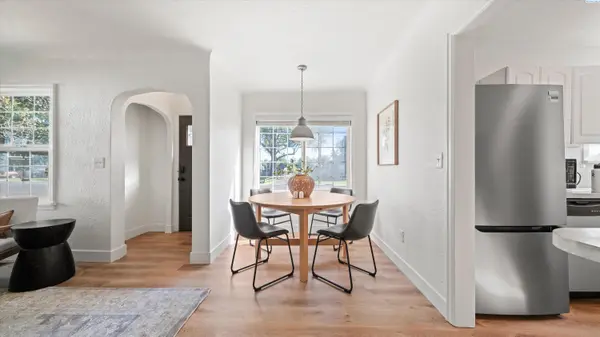 211 SE 4th Street, College Place, WA 99324