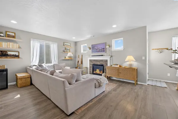 2351 W 23rd Ave, Kennewick, WA 99337