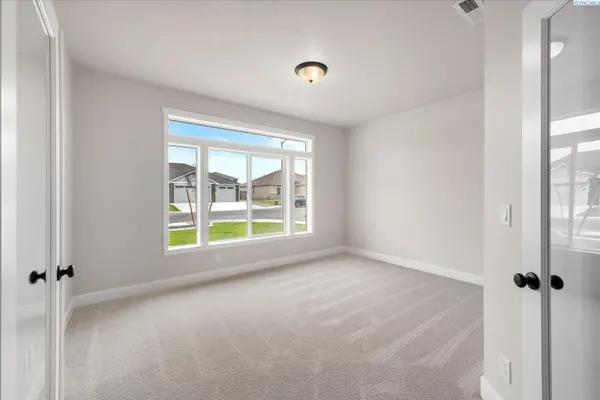 2892 S Alaska St, Kennewick, WA 99338