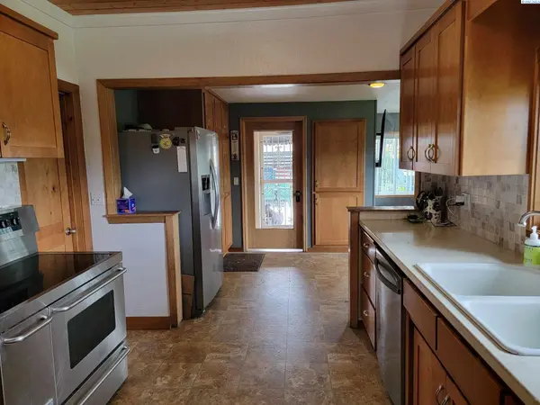 1971 Grandridge Rd, Grandview, WA 98930