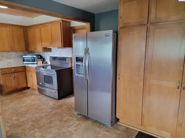 1971 Grandridge Rd, Grandview, WA 98930