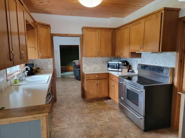 1971 Grandridge Rd, Grandview, WA 98930