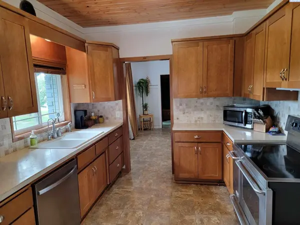 1971 Grandridge Rd, Grandview, WA 98930