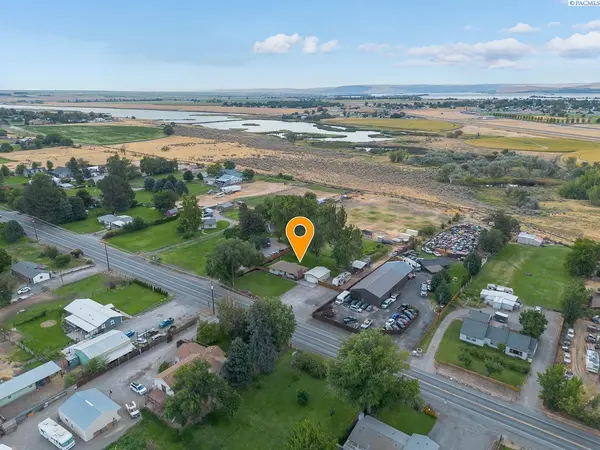 27073 Ice Harbor Drive, Burbank, WA 99323