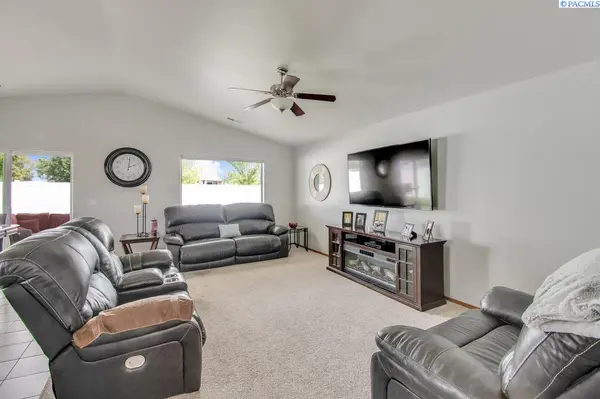 1534 Larkspur Dr, Richland, WA 99352
