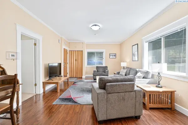1015 NE Lake Street, Pullman, WA 99163