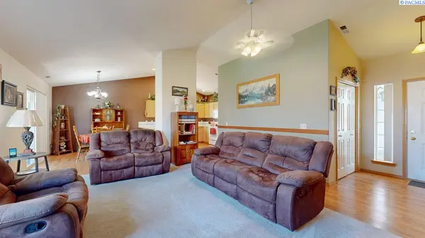 2427 S Arthur Court, Kennewick, WA 99338
