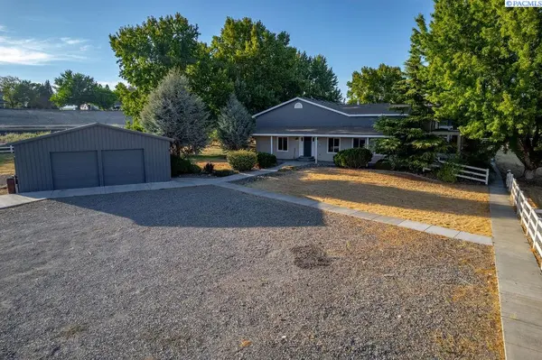 96305 N Yakima River Dr, West Richland, WA 99353