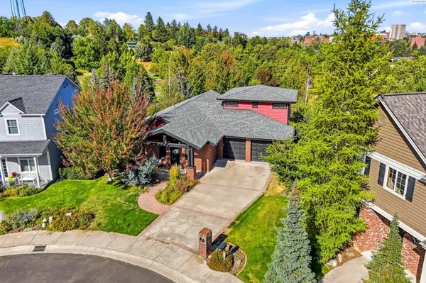 620 SE Edge Knoll Dr, Pullman, WA 99163