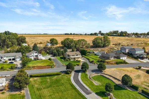 927 Easy St NE, Moses Lake, WA 98837