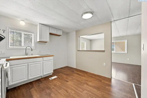 2021 Mahan Ave #F8, Richland, WA 99352