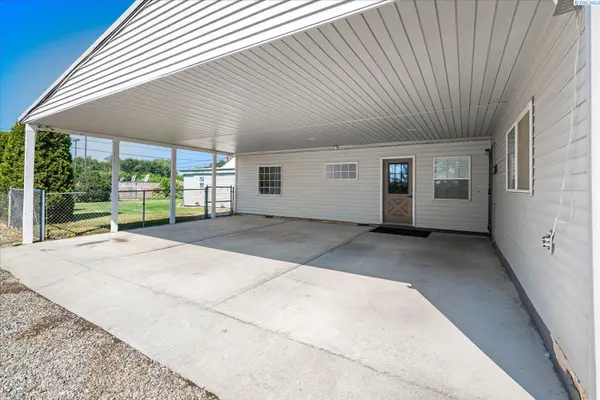 1104 Rd 40, Pasco, WA 99301