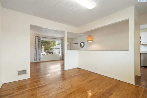 2035 Blue Ave, Richland, WA 99354
