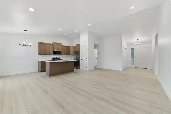 10020 Sunset Trail, Pasco, WA 99301