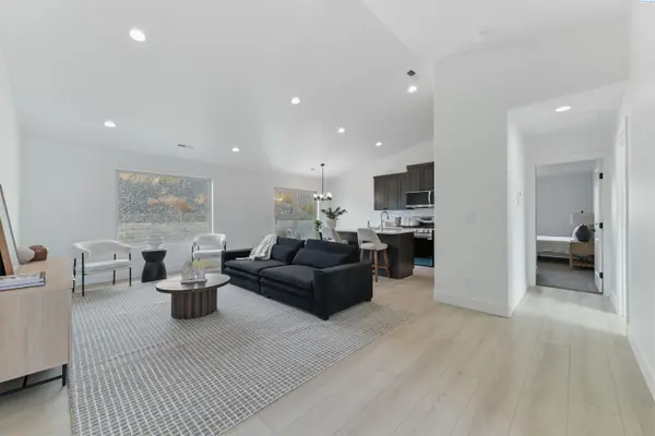 6254 W 28th Ave, Kennewick, WA 99338
