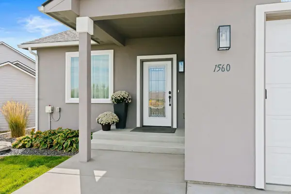 1560 W Goodlander Rd, Selah, WA 98942