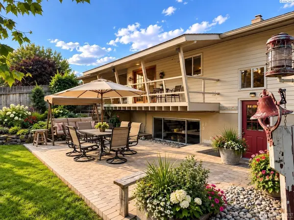 808 E Oak St, Othello, WA 99344