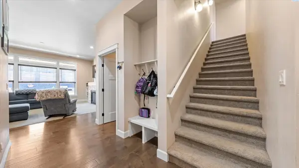 7001 W 32nd Ave., Kennewick, WA 99338