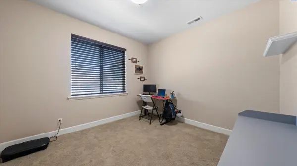 7001 W 32nd Ave., Kennewick, WA 99338