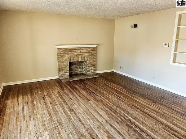 15 W 15th Ave, Hutchinson, KS 67501