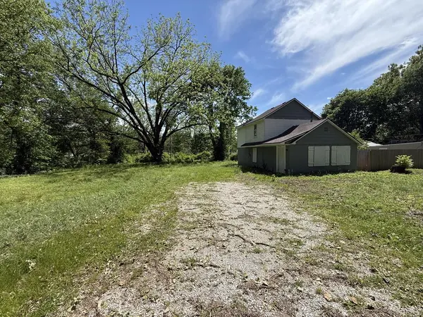 2936 W Lombard ST, Springfield, MO 65802