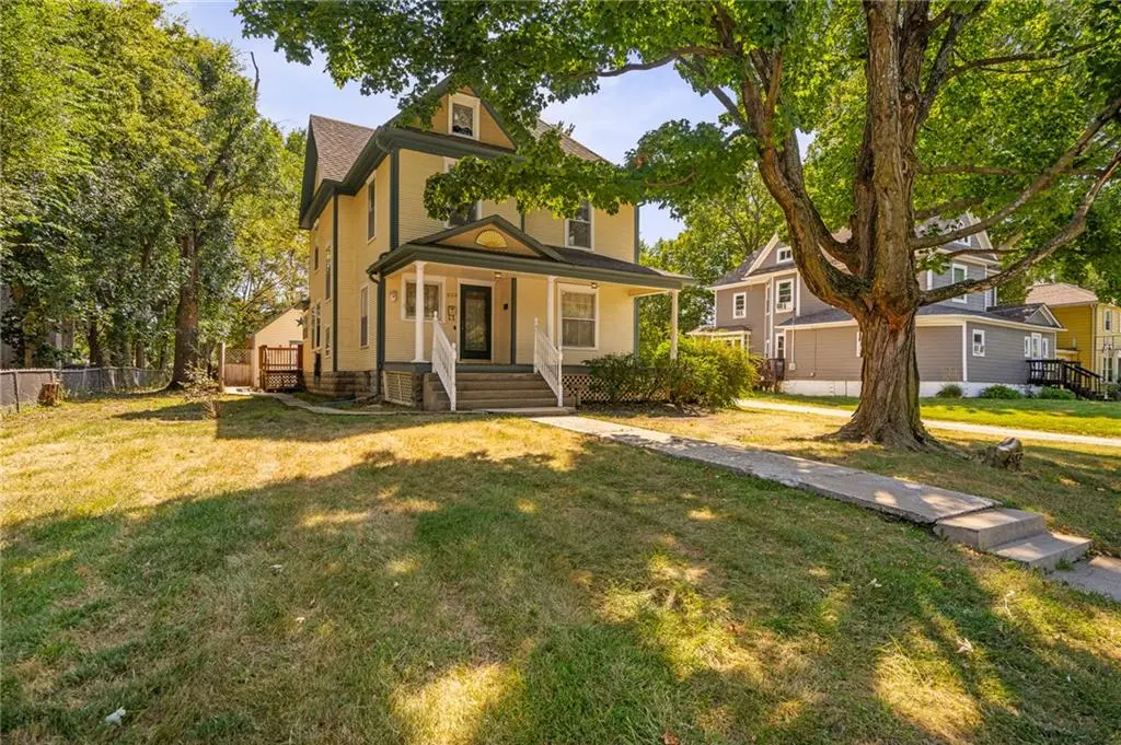 553 E Park ST, Olathe, KS 66061