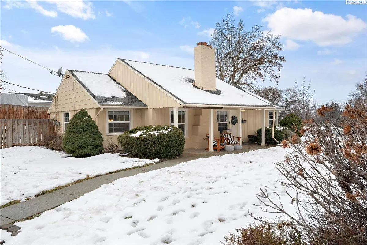 1201 5th St, Prosser, WA 99350-1324