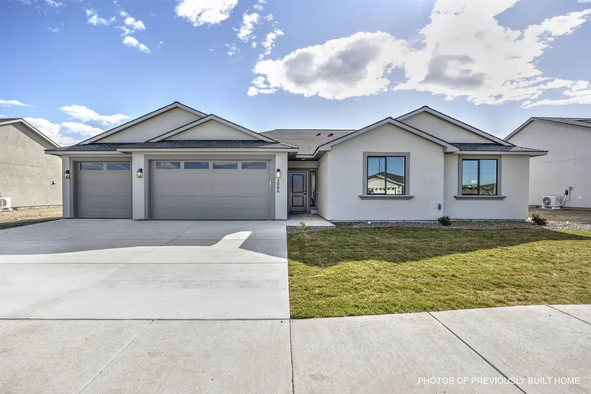 606 Eureka Ave, Pasco, WA 99301