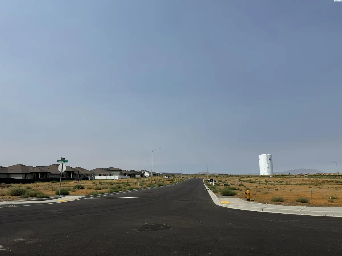 Lot 9 NKA Seven Sisters PH3, Pasco, WA 99301