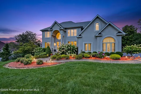 329 Glenmaura DR, Moosic, PA 18507