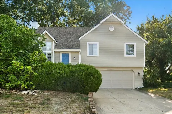 1036 S Lindenwood DR, Olathe, KS 66062