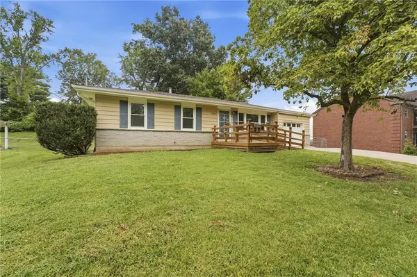 2404 NE Shady Lane DR, Gladstone, MO 64118