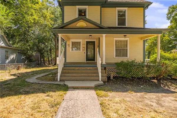 553 E Park ST, Olathe, KS 66061