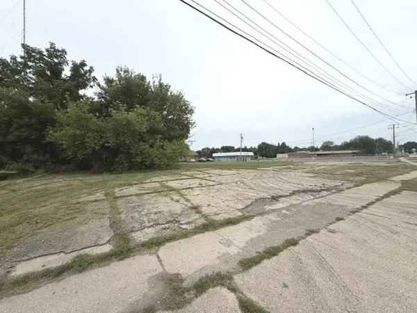 717 N 1st ST, Dekalb, IL 60115