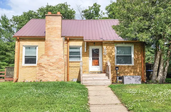 200 S Wayne ST, Manchester, IA 52057