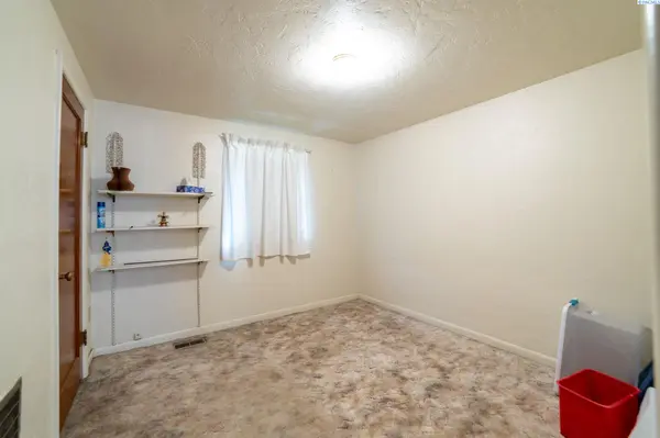 722 S Union St, Kennewick, WA 99336