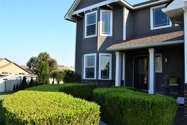 102705 Nicole Dr, Kennewick, WA 99338