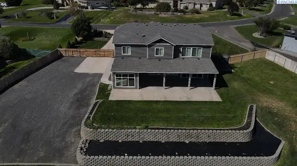 100507 E Ridgeview Dr, Kennewick, WA 99338