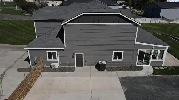 100507 E Ridgeview Dr, Kennewick, WA 99338