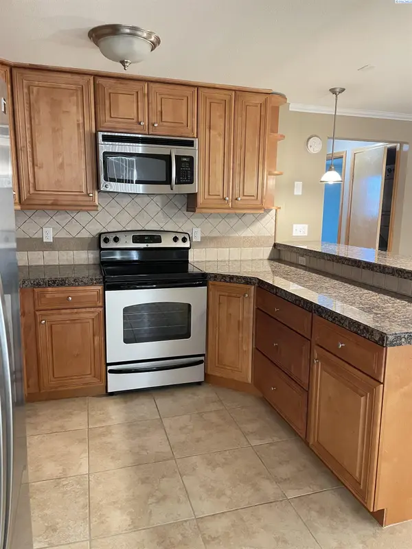 526 S 40th Ave (A203) #A203, West Richland, WA 99353