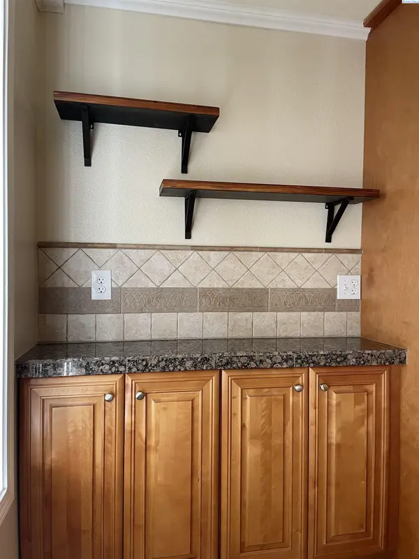 526 S 40th Ave (A203) #A203, West Richland, WA 99353