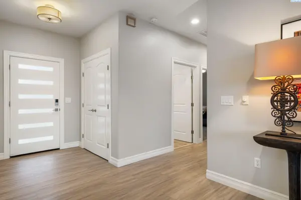 5302 Kenra Loop, West Richland, WA 99353