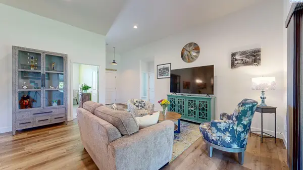 8204 Massey Drive, Pasco, WA 99301