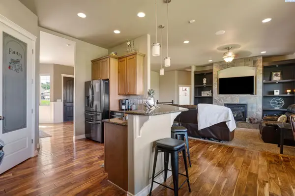 100104 Hillview Dr, Kennewick, WA 99338