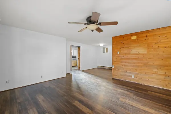 624 E 2nd, Grandview, WA 98930