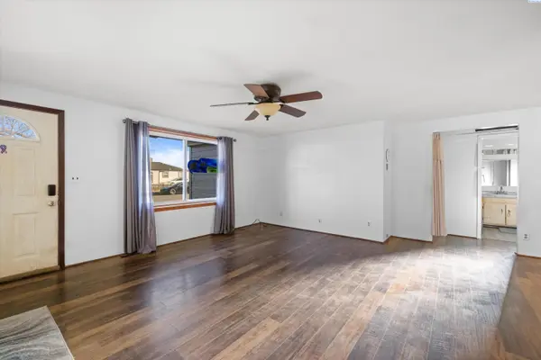 624 E 2nd, Grandview, WA 98930