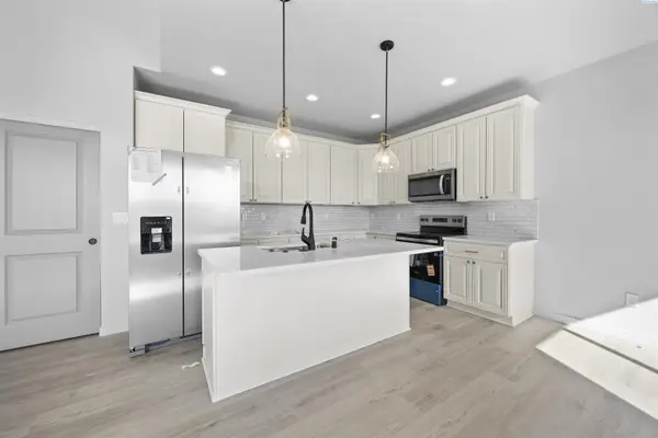 606 Eureka Ave, Pasco, WA 99301
